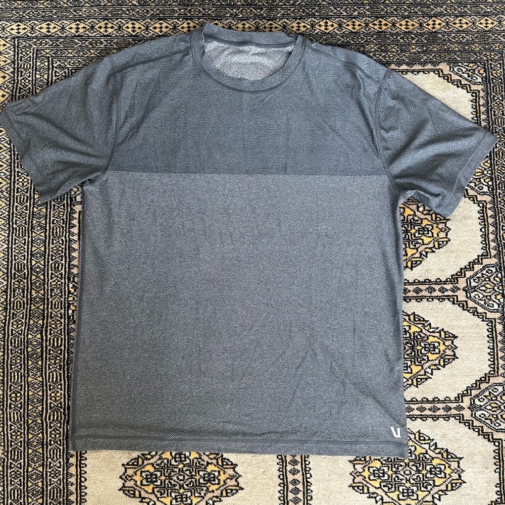Vuori Two-Toned Short Sleeve